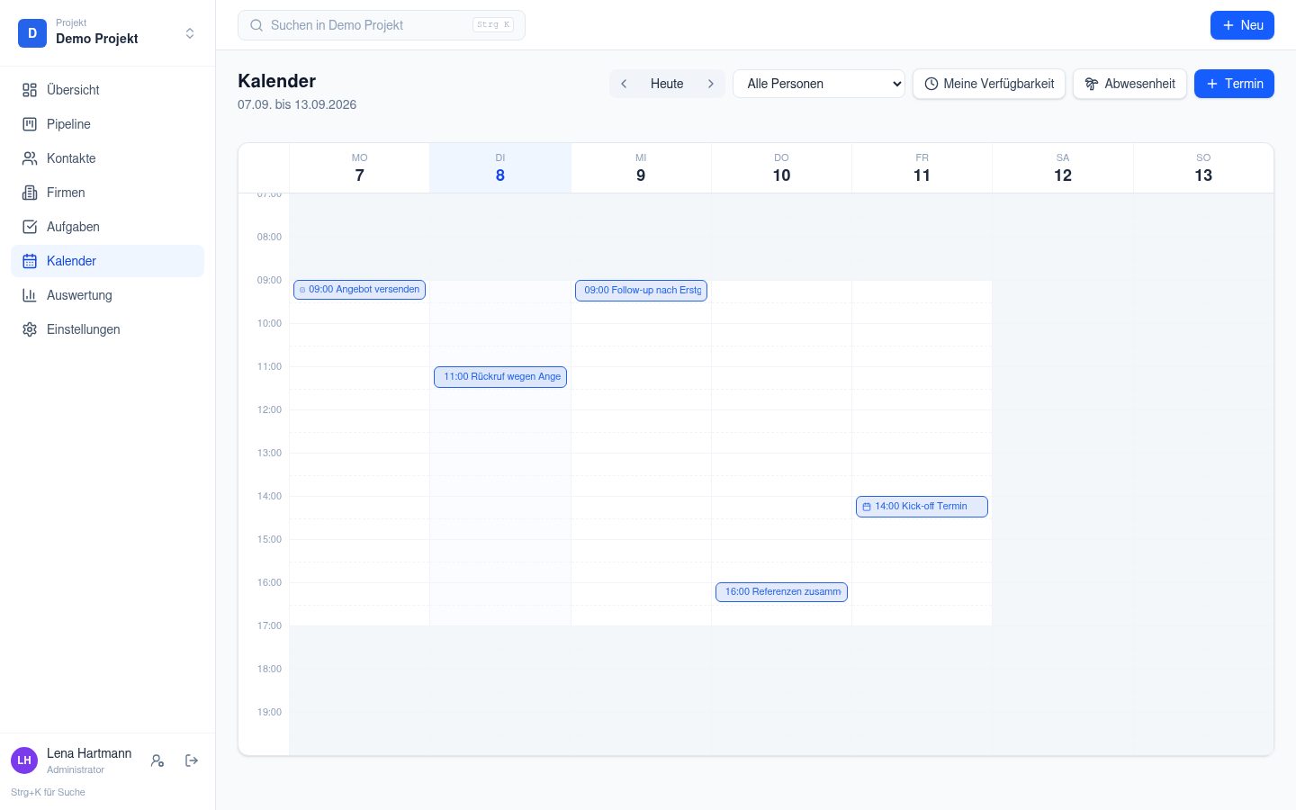 CRM Teamkalender in Wochenansicht mit Terminen und Aufgaben, Filter nach Person, Verfügbarkeit und Abwesenheit