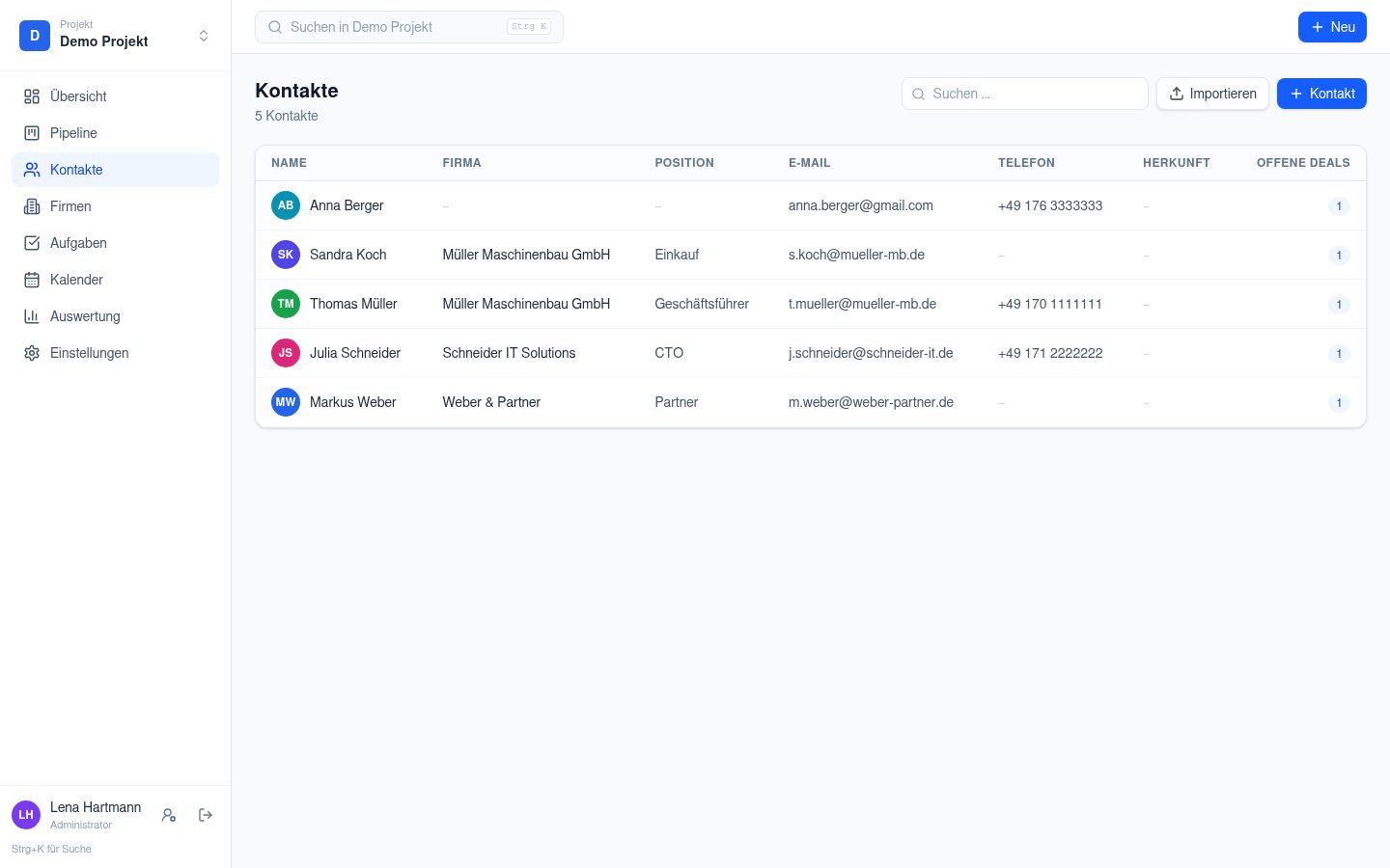 CRM Kontaktliste mit Name, Firma, Position, E-Mail und Telefon sowie Suche und Import